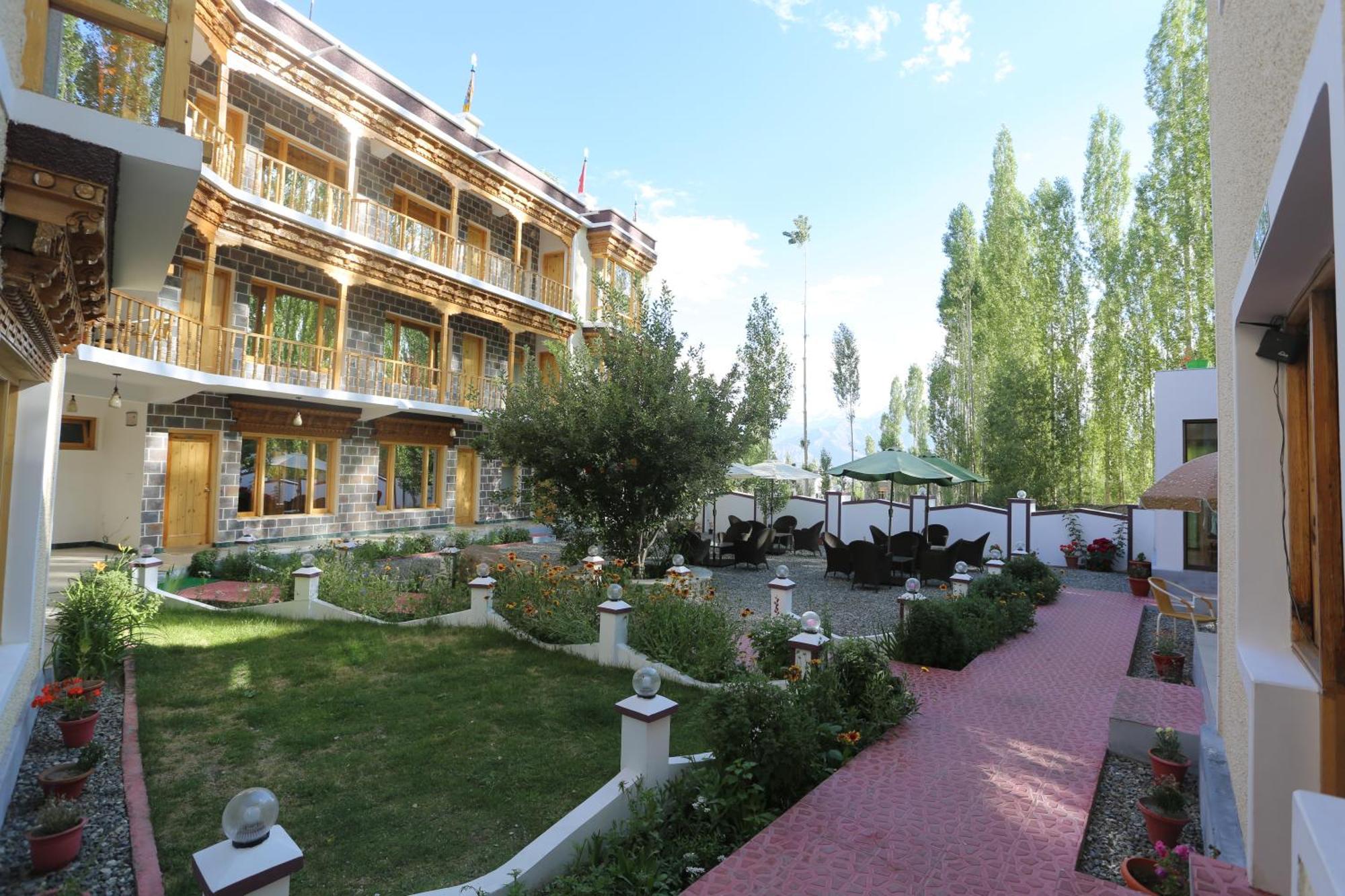 Hotel Lhalingkha Leh Ngoại thất bức ảnh