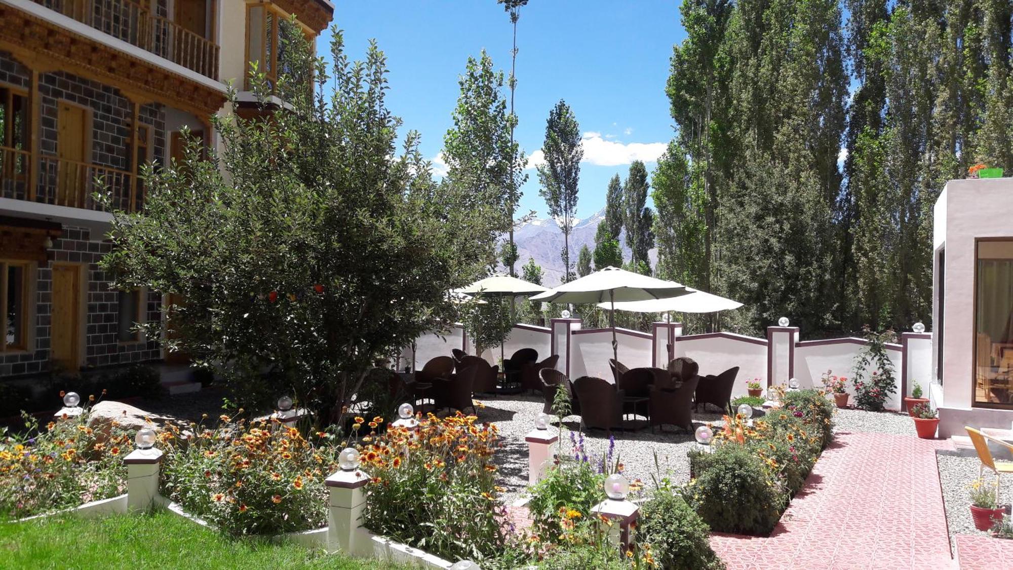 Hotel Lhalingkha Leh Ngoại thất bức ảnh