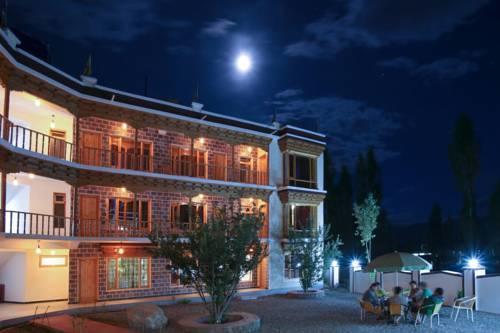 Hotel Lhalingkha Leh Ngoại thất bức ảnh